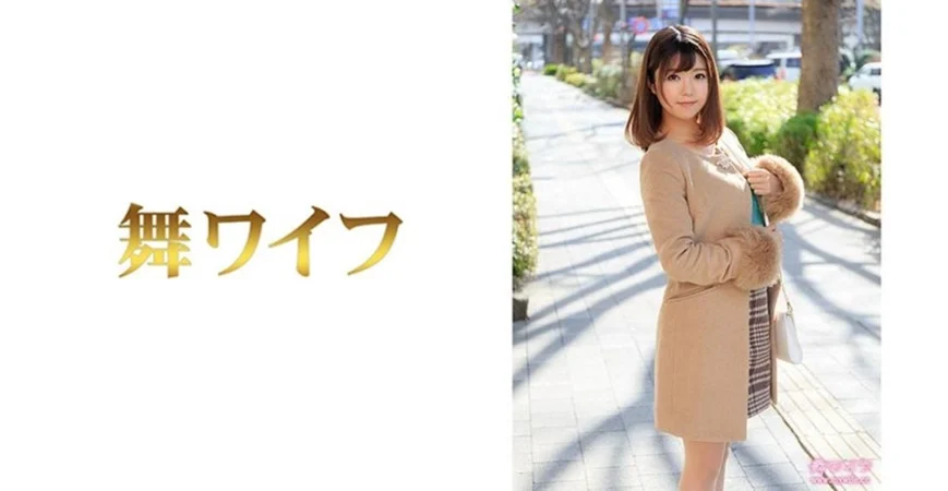 闪亮三姐妹全程露脸一起干大哥，年轻貌美无毛逼性感纹身娇嫩的小奶子，轮番上位激情草大哥，浪叫呻吟不止